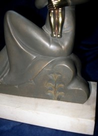 VIRGEN MODERNA CON NIÑO DETALLE